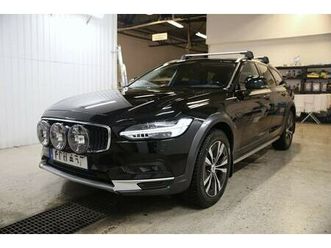 b4 awd, momentum,panorama,luftfjädring,navi,värmare,voc