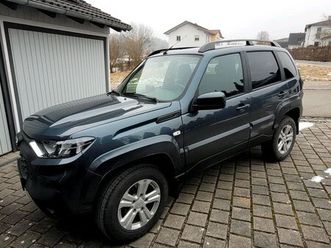 lada niva travel erst 500km drauf klima allrad ahk