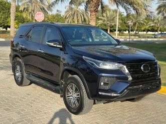 toyota fortuner rhd 2.8l diesel automatic gear 4wd 4-cylinders 7-seats 5-doors