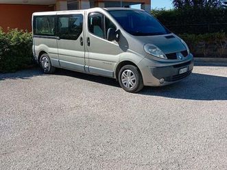 renault trafic 9 posti autovettura