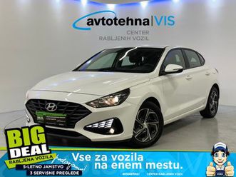 hyundai i30 fastback 1.0 t-gdi 120 family comfort fastback + jamstvo, 2022 god.