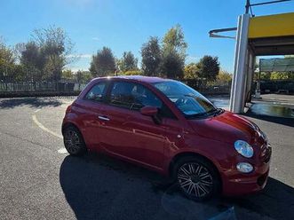 auto fiat 500 rossa