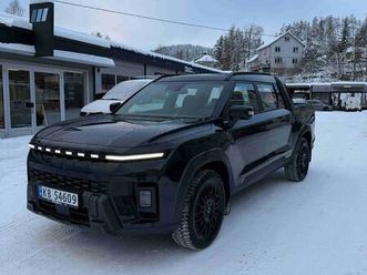 | 7.år garanti | awd | 379km wltp | skinn | black edge