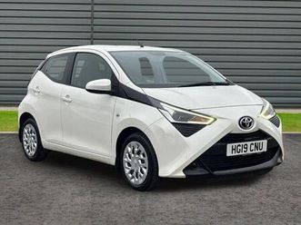 1.0 vvt-i x-play euro 6 5dr