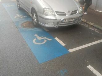 vends voiture nissan almera tino gris