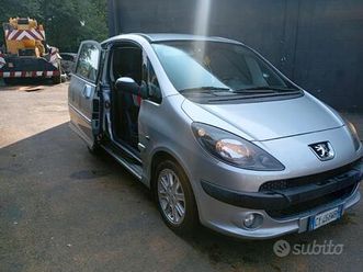 peugeot 1007 neopatentati automatico