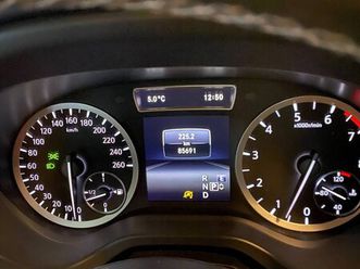 hat és 1/4 éves keveset futott infiniti q30s eladó
