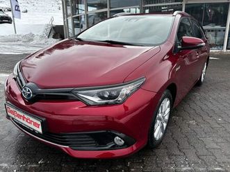 toyota auris touring sports hybrid team d