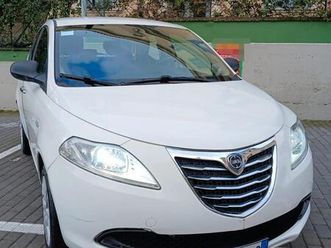 lancia ypsilon 1.2 69 cv 5 porte gpl ecochic silve