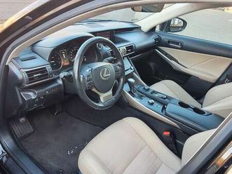 is 300h 2.5 executive cvt