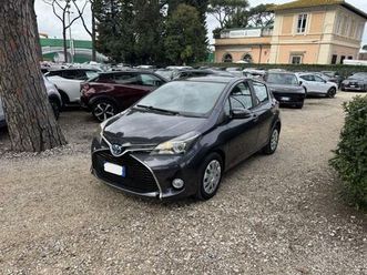 toyota yaris 1.5cc 72cv automatica telecamera post.