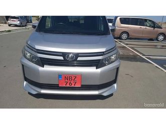 toyota voxy 2,0l 2014