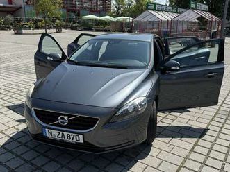 volvo v40 t3 momentum
