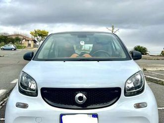 26.000km 1.0 brabus style 71cv twinamic neopatenta