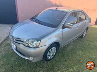 etios 2017 1.5 xs 4p -tomo inferior-