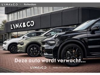 lynk & co 02 core | panoramadak | stoelverwarming | parkeercamera |