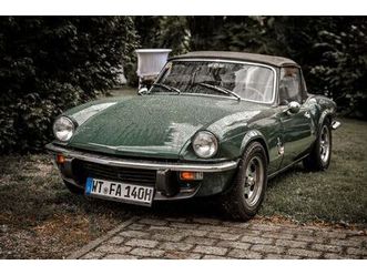 triumph spitfire english racing green