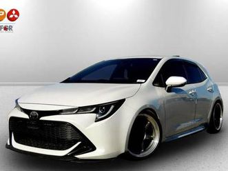 2020 toyota corolla hatchback se hatchback blizzard pearl