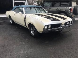 1969 oldsmobile cutlass 442 no rips, cracks, or tears no rust 3 stage paint