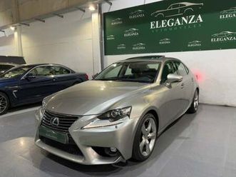 lexus is 300h luxury (ébano gris)