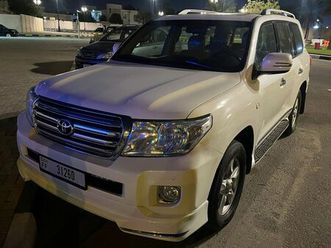used toyota land cruiser 4.6 vxr 2011
