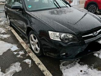 subaru legacy aus dem jahr 2005 mit allradantrieb (awd).