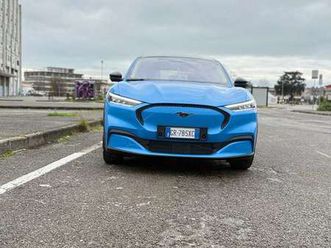 standard range premium awd 269cv