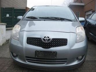 ② toyota yaris 1.3i automatique clim gps garantie 1 an — toyota — 2ememain
