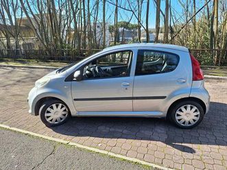 peugeot 107 plaisir 1.0 5 porte. cambio autom. abs