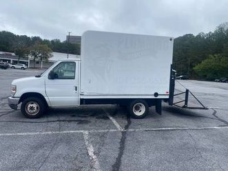 2012 ford box truck with lift gate