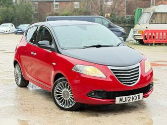 2012 chrysler ypsilon 1.2 black&red
