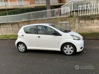 toyota aygo 1000 connect 2012