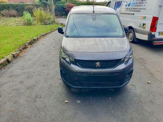 1.5 bluehdi 850 professional premium long crew van lwb euro 6 6dr