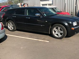 vends véhicule chrysler 300 c
