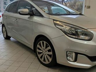 véhicule 7 places kia