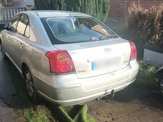 vehicule toyota avensis 2