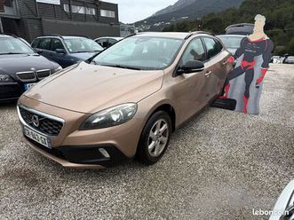 volvo v40 cross country d2 115ch start&stop xenium