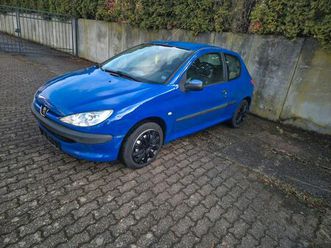 zum verkauf steht ein peugeot 206 aus dem baujahr 2005.