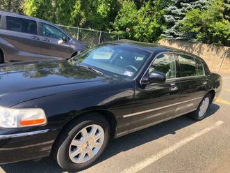 2011 lincoln town car executive l