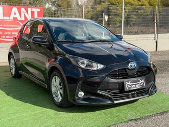 toyota yaris 1.5 hybrid 5 porte business