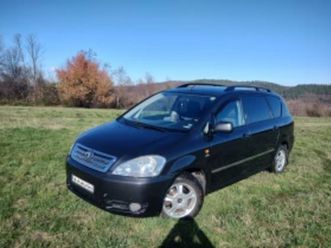 toyota avensis verso ≫ 2002 • 2 300 eur • id