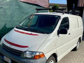 toyota hiace 2.4(hilux)