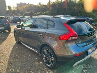 volvo v40 cross country awd summum