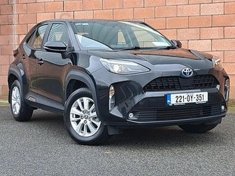 toyota yaris cross hybrid luna model