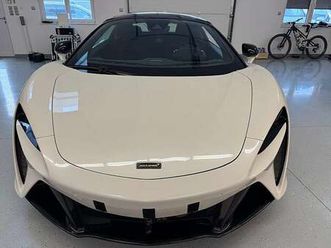 mclaren artura spyder