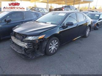 toyota camry le, od ubezpieczalni 2.5 hybryda 176km