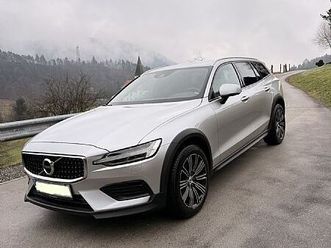 volvo v60 cross country b4d awd aut momentum pro