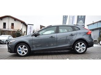 volvo v40 cross country momentum awd