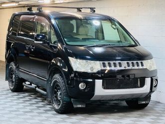 (08) - 2.4 d5 4wd g navigation package 7 seat 5-door