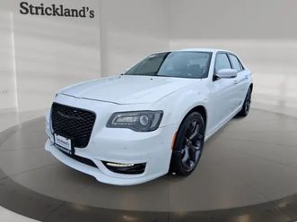 2023 chrysler 300 touring l rwd